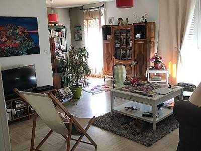 APPARTEMENT T3 A LOUER - L ETRAT - 92.18 m2 - 895 &euro; charges comprises par mois