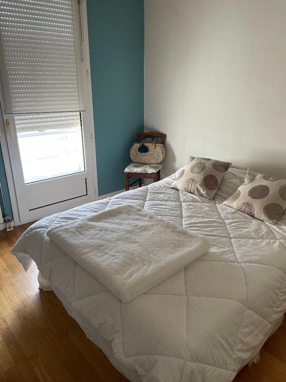 APPARTEMENT T3 A LOUER - L ETRAT - 92.18 m2 - 895 &euro; charges comprises par mois