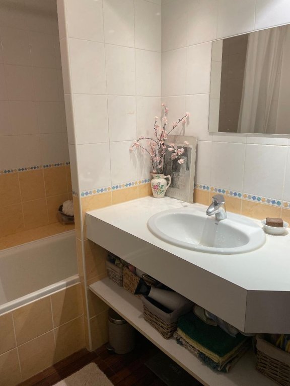 APPARTEMENT T3 A LOUER - L ETRAT - 92.18 m2 - 895 &euro; charges comprises par mois
