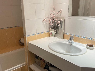 APPARTEMENT T3 A LOUER - L ETRAT - 92.18 m2 - 895 &euro; charges comprises par mois