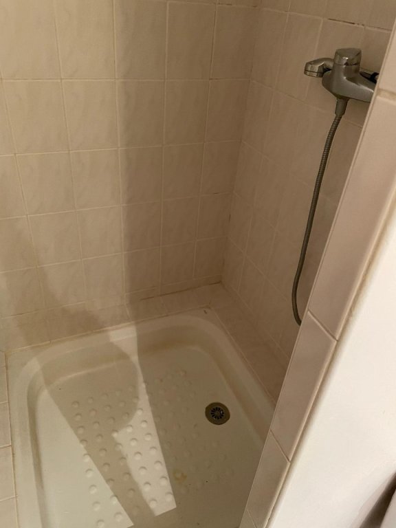 APPARTEMENT T3 A LOUER - L ETRAT - 92.18 m2 - 895 &euro; charges comprises par mois