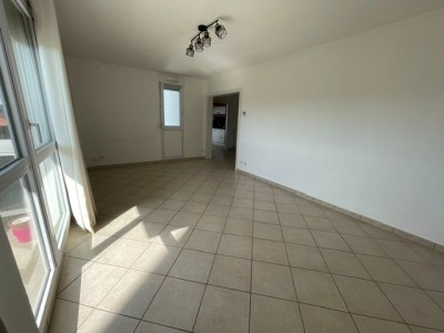 APPARTEMENT T3 A LOUER - ST ETIENNE - 80.4 m2 - 660 &euro; charges comprises par mois