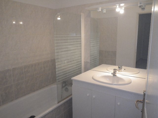 APPARTEMENT T3 A LOUER - ST ETIENNE - 65.36 m2 - 563 &euro; charges comprises par mois