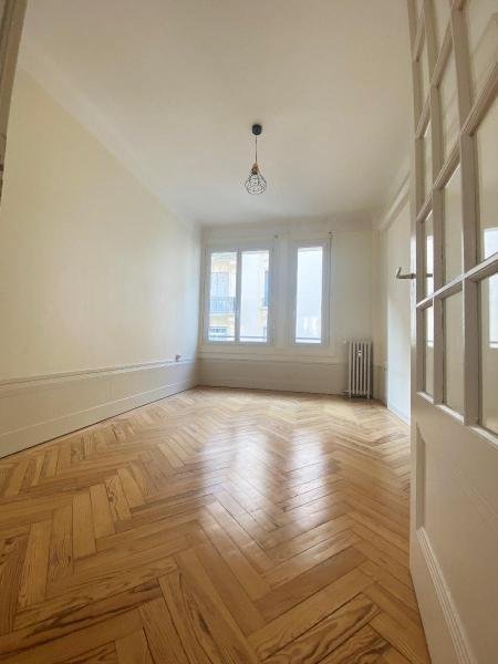 APPARTEMENT T3 A LOUER - ST ETIENNE - 92.11 m2 - 798 &euro; charges comprises par mois
