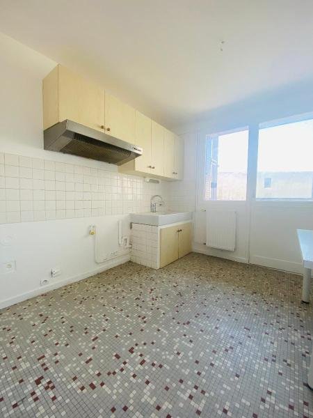 APPARTEMENT T3 A LOUER - ST ETIENNE - 79.37 m2 - 690 &euro; charges comprises par mois