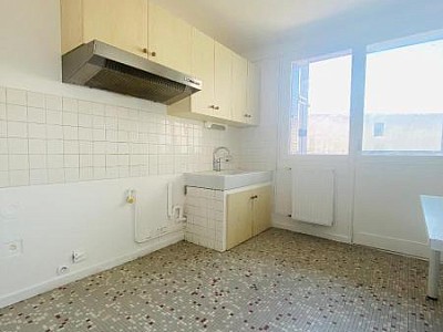 APPARTEMENT T3 A LOUER - ST ETIENNE - 79.37 m2 - 690 &euro; charges comprises par mois
