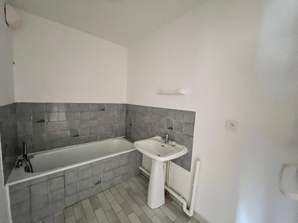 APPARTEMENT T3 A LOUER - ST ETIENNE - 60.51 m2 - 630 &euro; charges comprises par mois