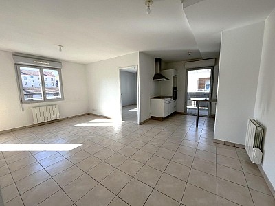 APPARTEMENT T3 A VENDRE - ST ETIENNE - 62.6 m2 - 99 000 €
