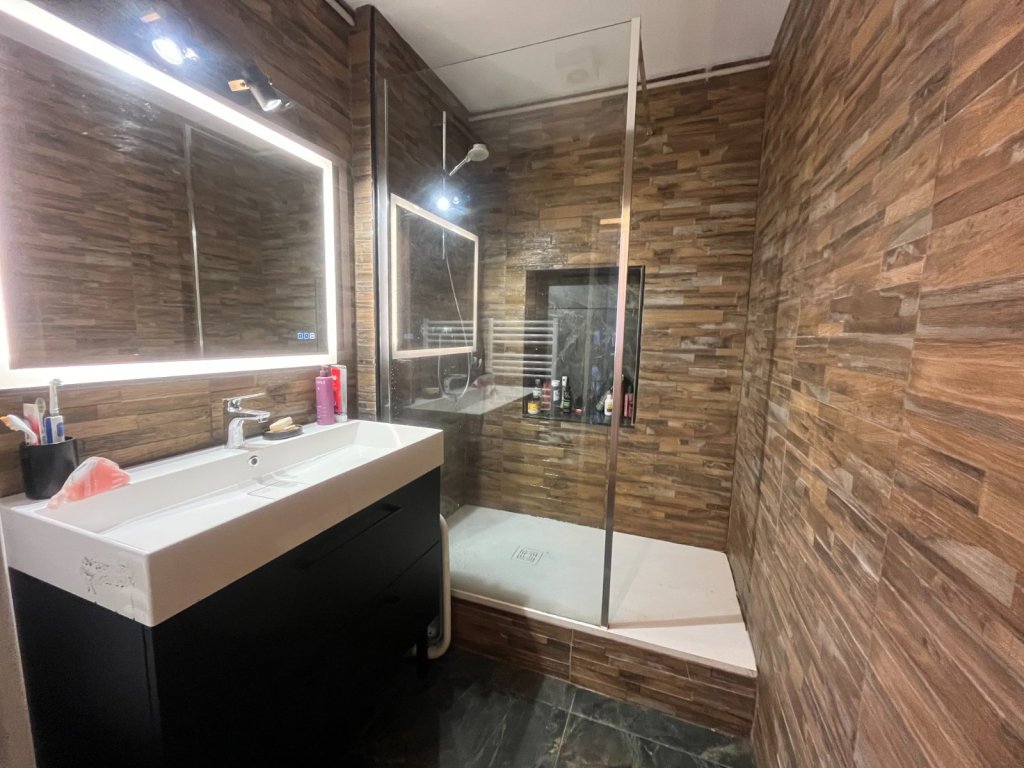 APPARTEMENT T3 A VENDRE - ST ETIENNE - 75 m2 - 85 000 &euro;