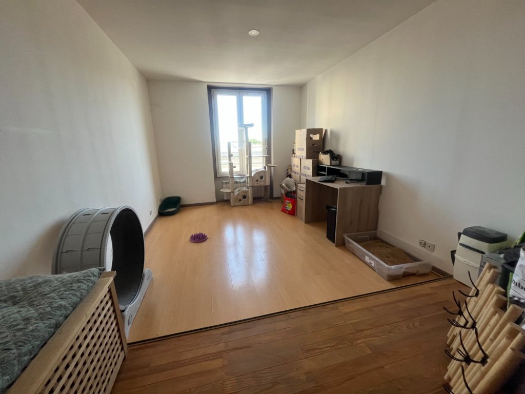 APPARTEMENT T3 A VENDRE - ST ETIENNE - 75 m2 - 85 000 &euro;
