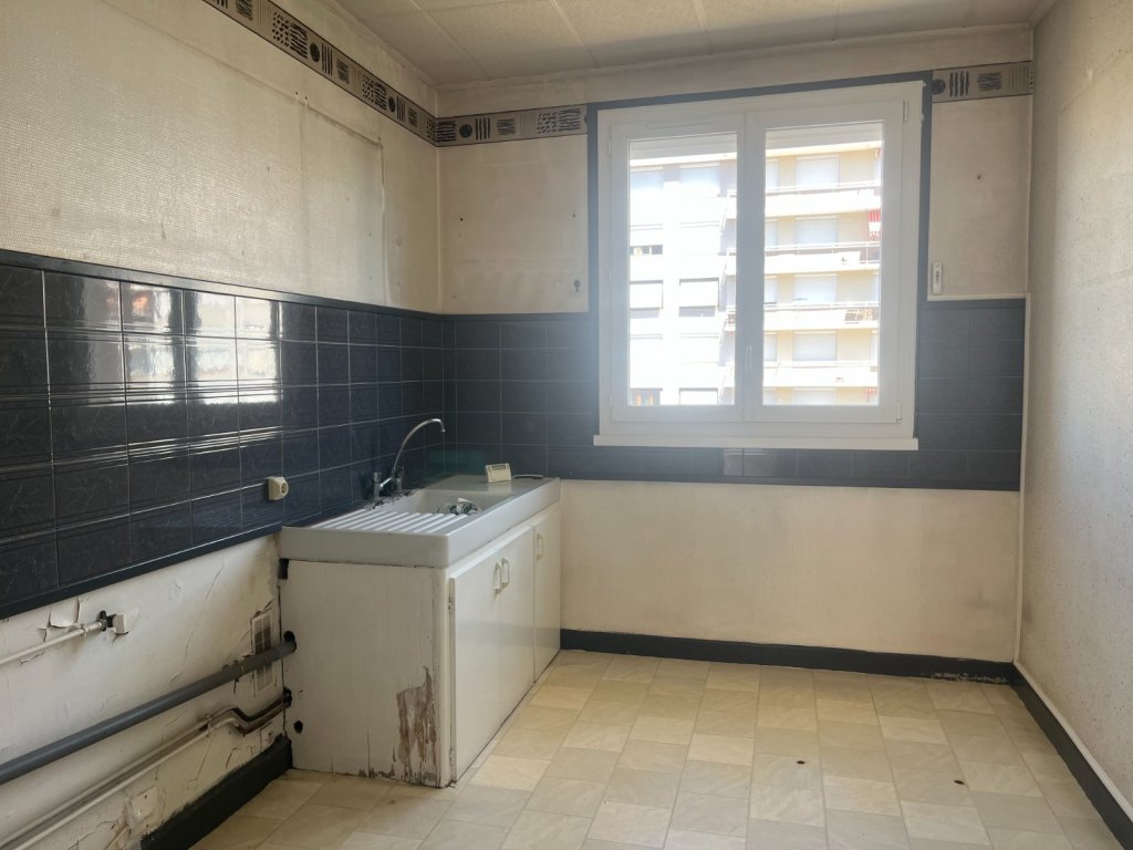 APPARTEMENT T3 A VENDRE - ST ETIENNE - 65.92 m2 - 69 000 &euro;