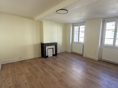 APPARTEMENT T4 A LOUER - ST ETIENNE Centre Deux-Trefilerie - 77.65 m2 - 670 &euro; charges comprises par mois