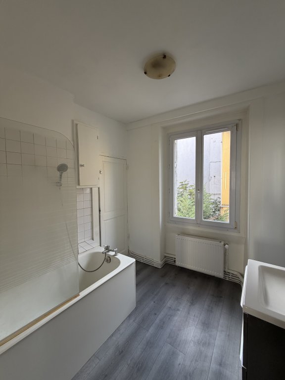 APPARTEMENT T4 A LOUER - ST ETIENNE Centre Deux-Trefilerie - 77.65 m2 - 670 &euro; charges comprises par mois