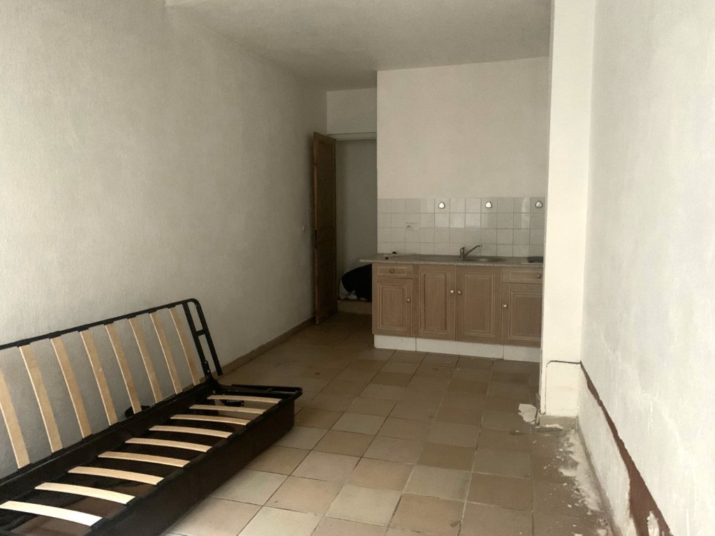 Local commercial / professionnel / studio A VENDRE - ST ETIENNE centre ville - 92.95 m2 - 55 000 &euro;
