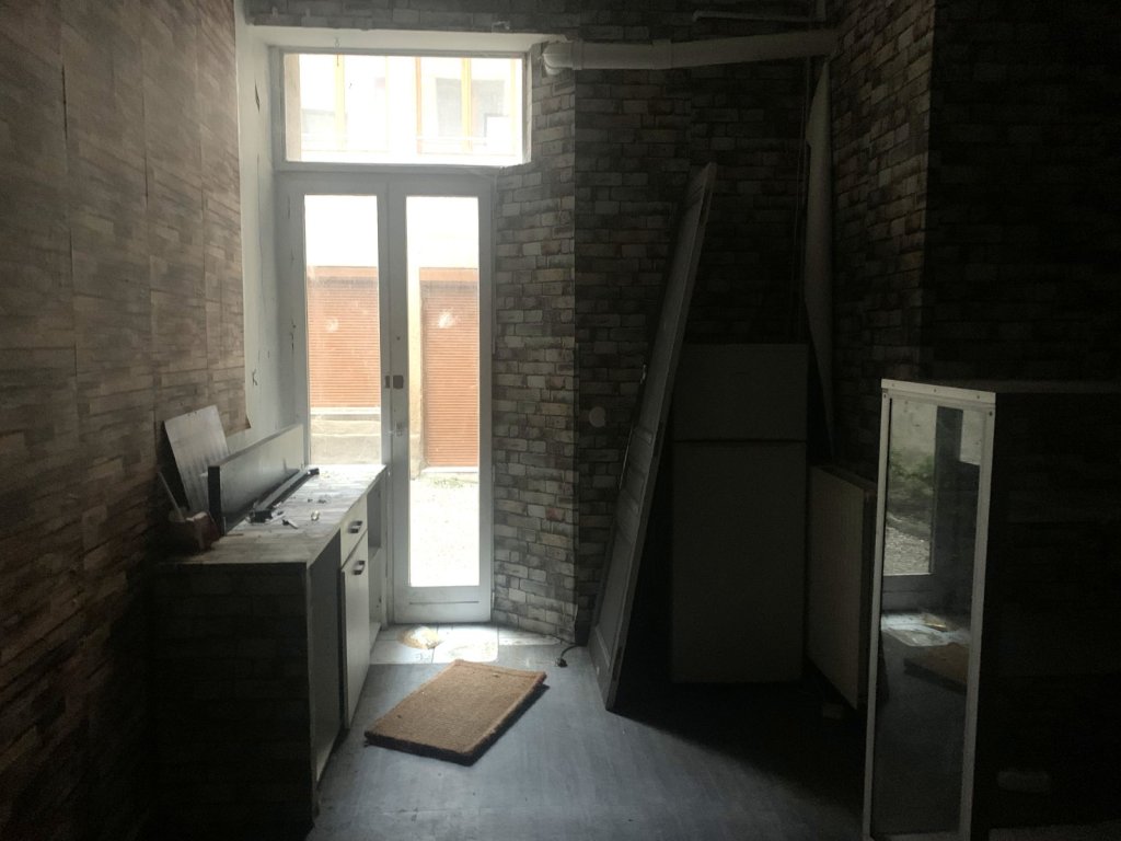 Local commercial / professionnel / studio A VENDRE - ST ETIENNE centre ville - 92.95 m2 - 55 000 &euro;