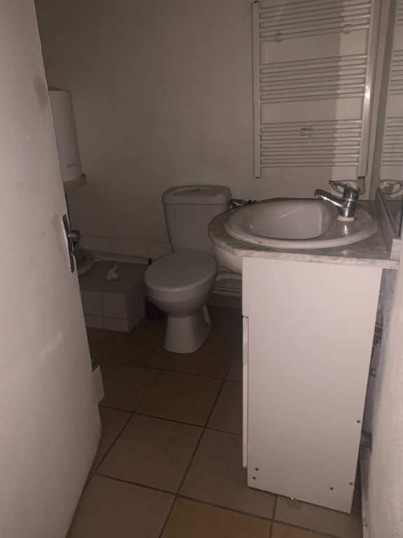Local commercial / professionnel / studio A VENDRE - ST ETIENNE centre ville - 92.95 m2 - 55 000 &euro;