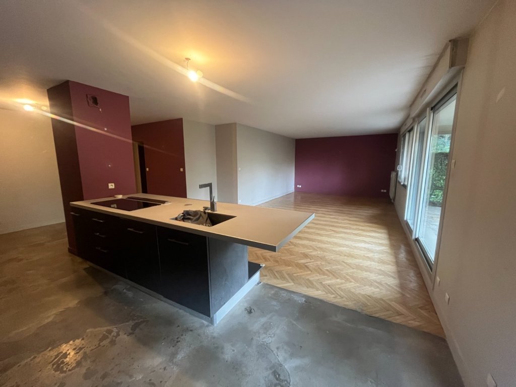 APPARTEMENT T4 A VENDRE - ST ETIENNE PORTAIL ROUGE - 114.45 m2 - 215 000 &euro;