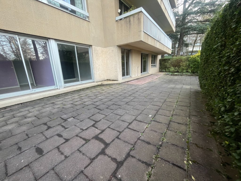 APPARTEMENT T4 A VENDRE - ST ETIENNE PORTAIL ROUGE - 114.45 m2 - 215 000 &euro;