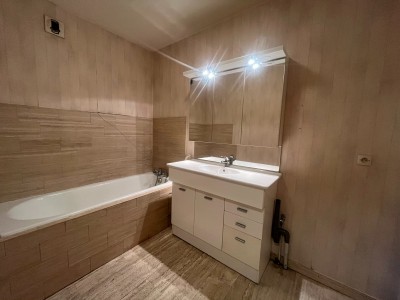 APPARTEMENT T4 A VENDRE - ST ETIENNE PORTAIL ROUGE - 114.45 m2 - 215 000 €