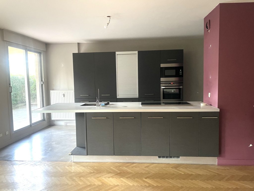 APPARTEMENT T4 A VENDRE - ST ETIENNE PORTAIL ROUGE - 114.45 m2 - 215 000 &euro;