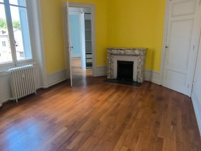 APPARTEMENT T5 A LOUER - ST ETIENNE hyper centre - 191.03 m2 - 1 170 &euro; charges comprises par mois