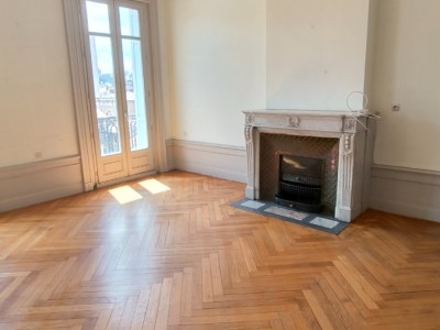 APPARTEMENT T5 A LOUER - ST ETIENNE hyper centre - 191.03 m2 - 1 170 &euro; charges comprises par mois