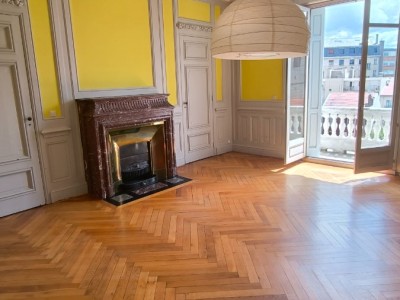 APPARTEMENT T5 A LOUER - ST ETIENNE hyper centre - 191.03 m2 - 1 170 &euro; charges comprises par mois