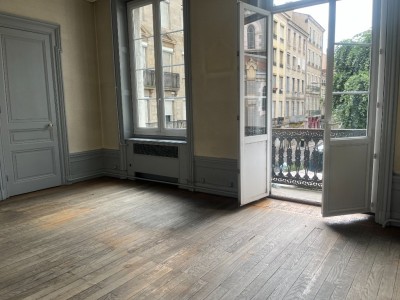 APPARTEMENT T8 A VENDRE - ST ETIENNE - 174.4 m2 - 135 000 €