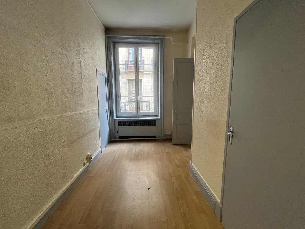 APPARTEMENT T8 A VENDRE - ST ETIENNE - 174.4 m2 - 135 000 &euro;
