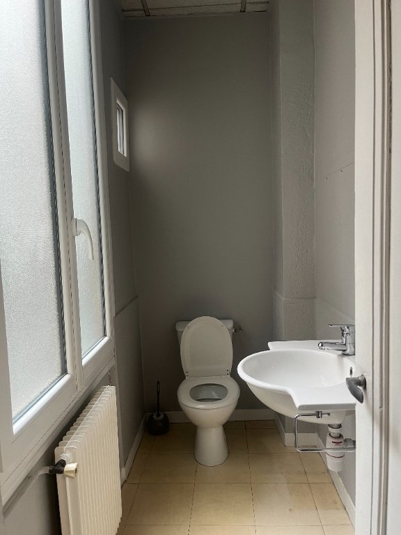APPARTEMENT T8 A VENDRE - ST ETIENNE - 174.4 m2 - 135 000 &euro;