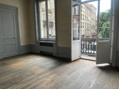 APPARTEMENT T8 A VENDRE - ST ETIENNE - 174.4 m2 - 135 000 €