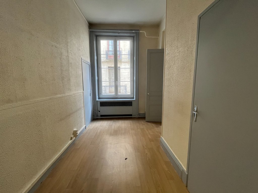 APPARTEMENT T8 A VENDRE - ST ETIENNE - 174.4 m2 - 135 000 &euro;